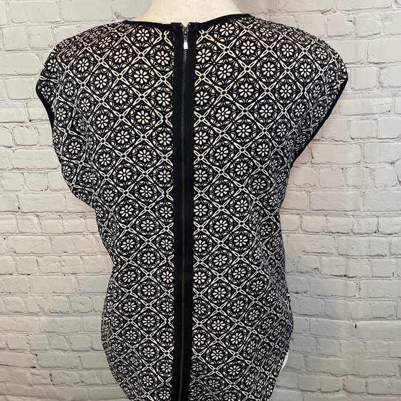 RACHEL (RACHEL ROY) Colorblock Printed Blouse-6 - Picture 3 of 3